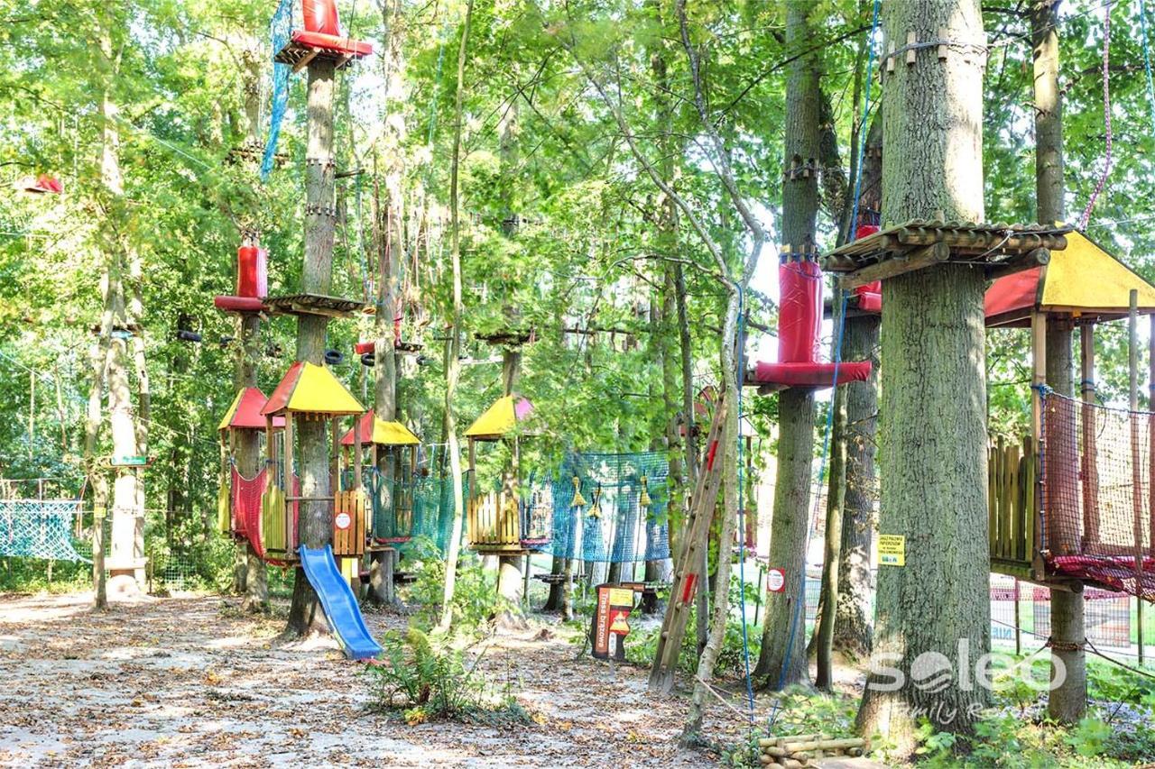 Soleo Family Resort - Domki 3 Min Od Morza - 3 Baseny, 4 Jacuzzi, Sauna, Animacje, Malpi Gaj, 3 Sale Zabaw, 4 Place Zabaw, 2 Restauracje Rewal Kültér fotó
