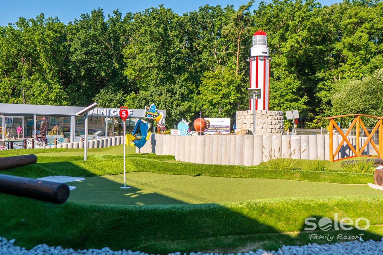 Soleo Family Resort - Domki 3 Min Od Morza - 3 Baseny, 4 Jacuzzi, Sauna, Animacje, Malpi Gaj, 3 Sale Zabaw, 4 Place Zabaw, 2 Restauracje Rewal Kültér fotó