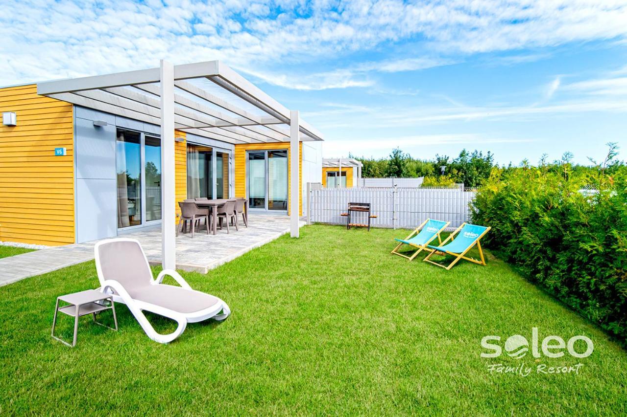 Soleo Family Resort - Domki 3 Min Od Morza - 3 Baseny, 4 Jacuzzi, Sauna, Animacje, Malpi Gaj, 3 Sale Zabaw, 4 Place Zabaw, 2 Restauracje Rewal Kültér fotó