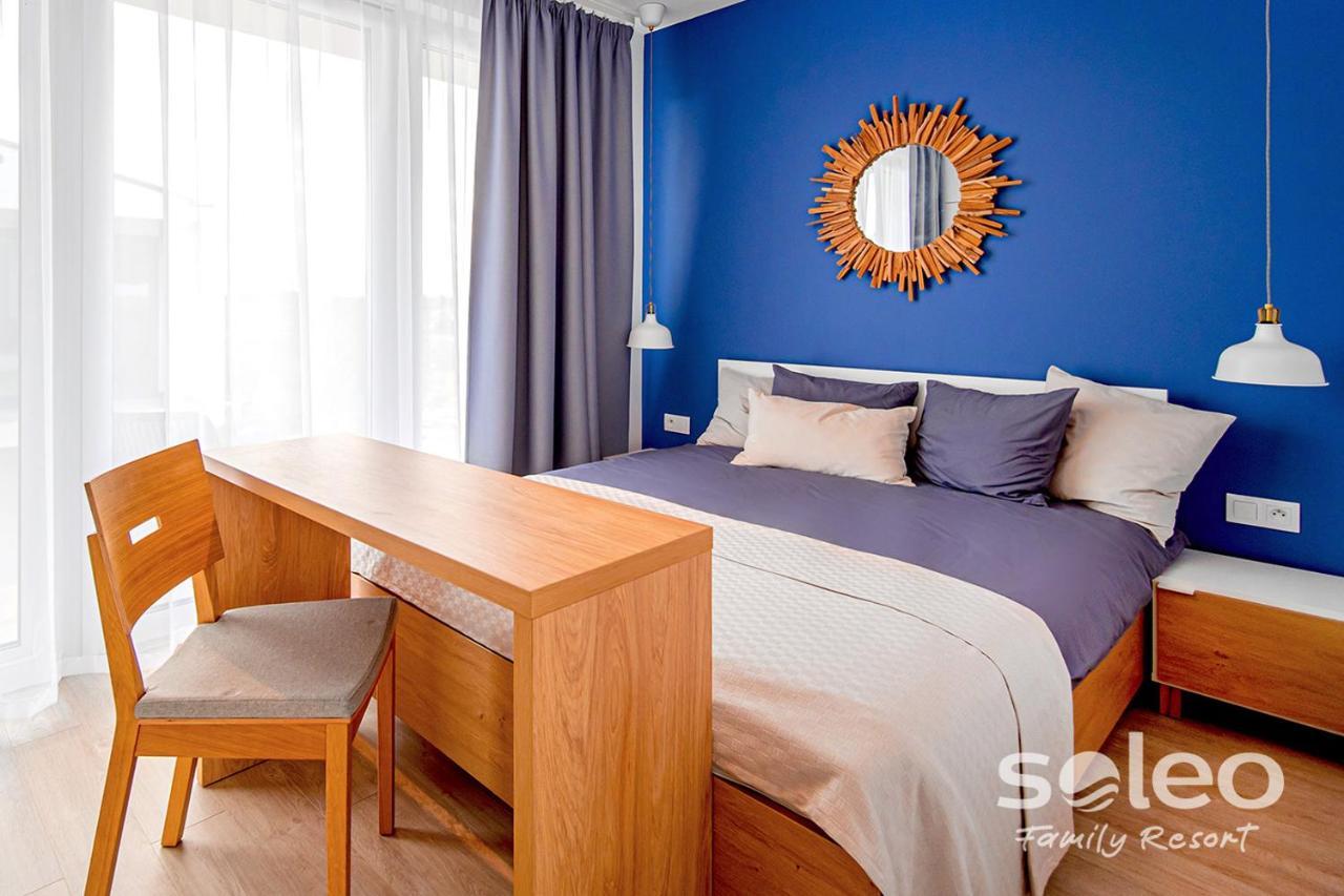 Soleo Family Resort - Domki 3 Min Od Morza - 3 Baseny, 4 Jacuzzi, Sauna, Animacje, Malpi Gaj, 3 Sale Zabaw, 4 Place Zabaw, 2 Restauracje Rewal Kültér fotó